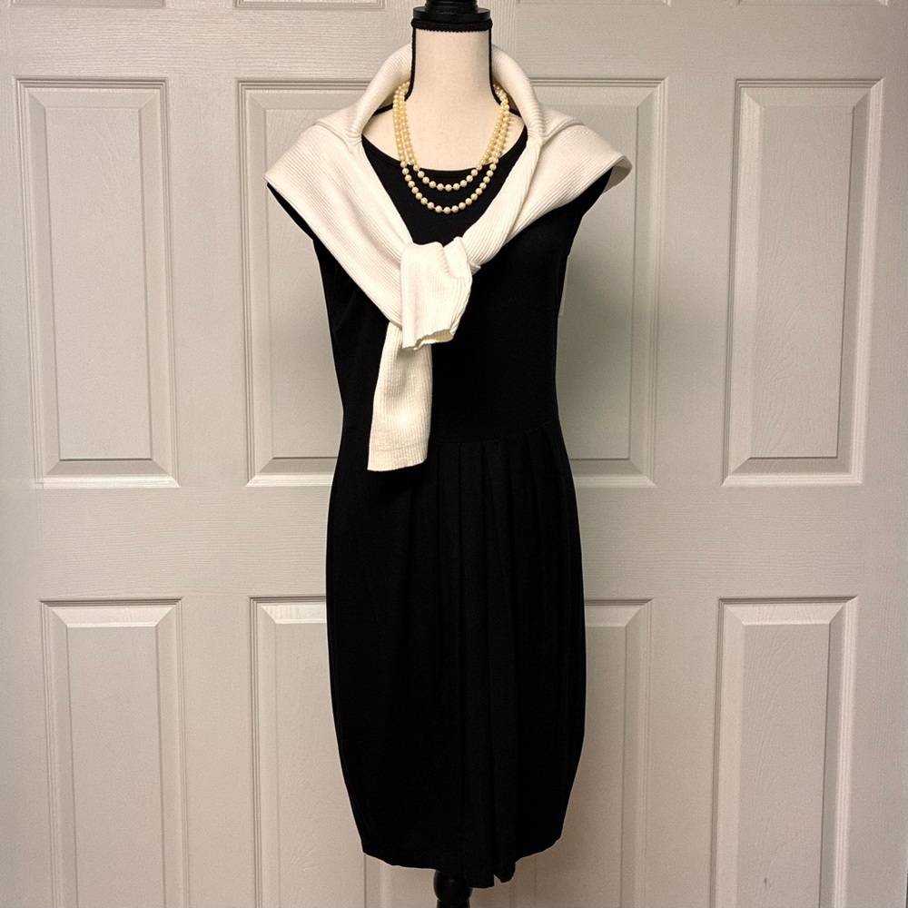 EUC Karen Kane
Soft flowy jersey knit dress Black Size Large
